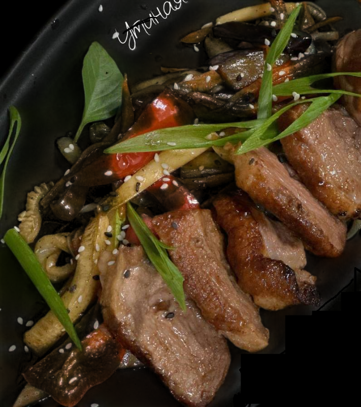 Утиная грудка в азиатском стиле с овощами